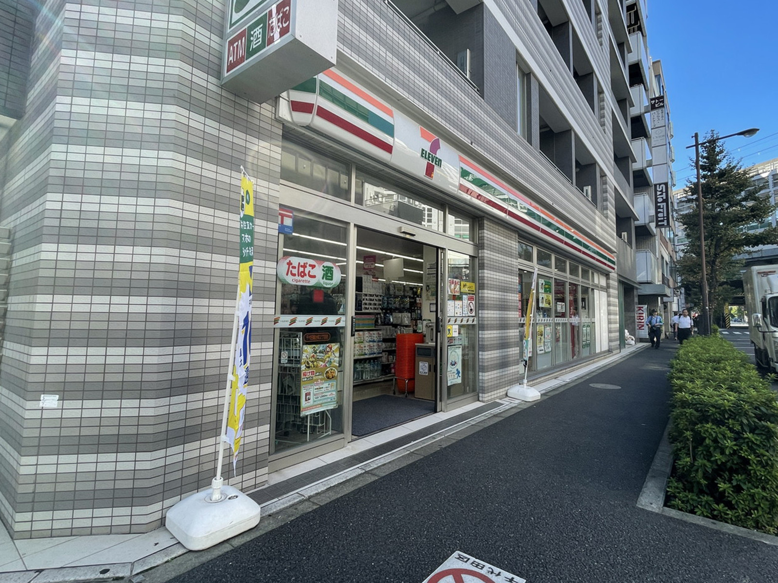 徒歩2分のセブンイレブン千代田鍛冶町2丁目店