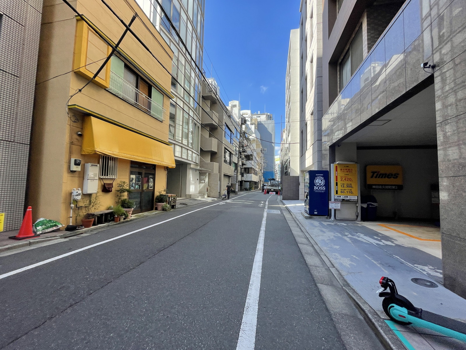 第二寿ビルディング前面の通り