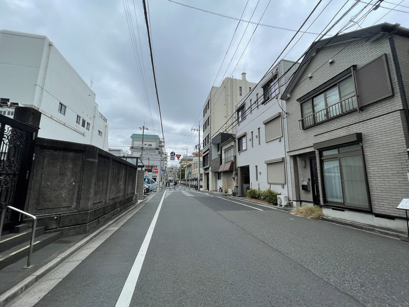 加藤ビル前面の通り