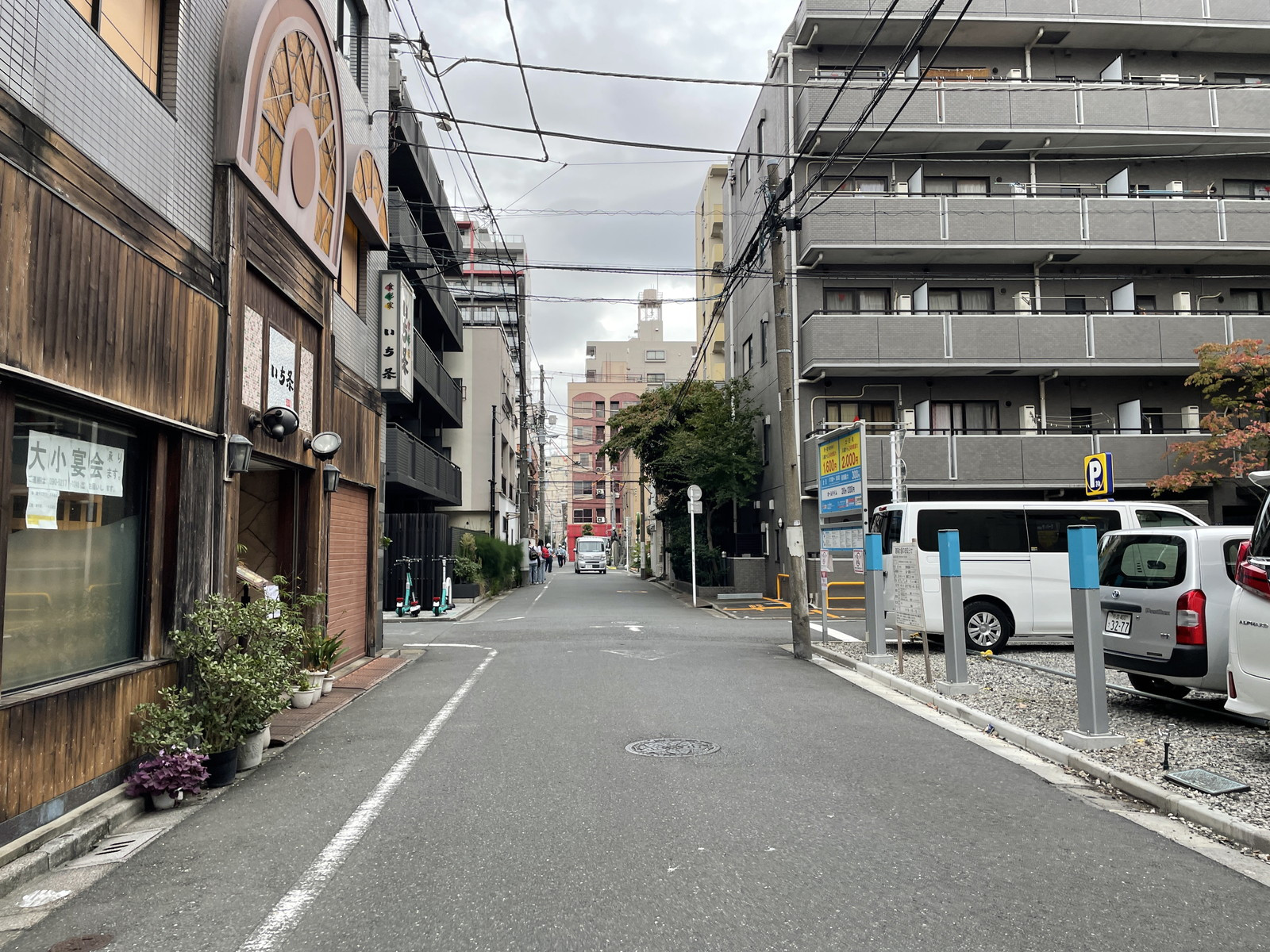 フォーユービル前面の通り