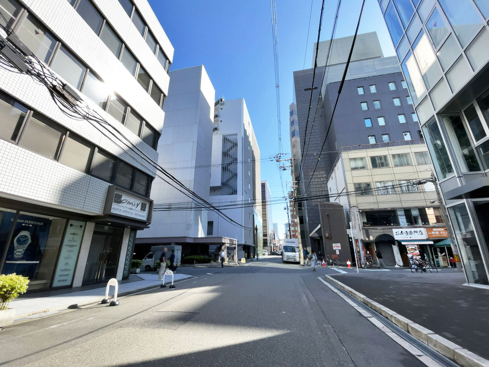 南船場秋山ビル前面の通り