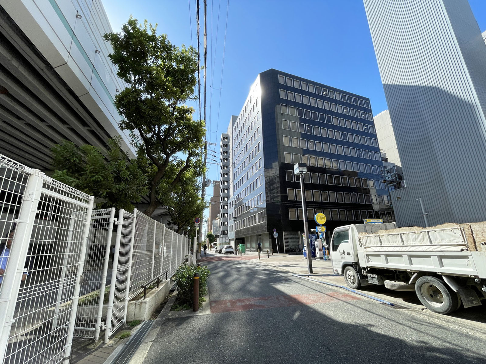 本町ギボービル前面の通り