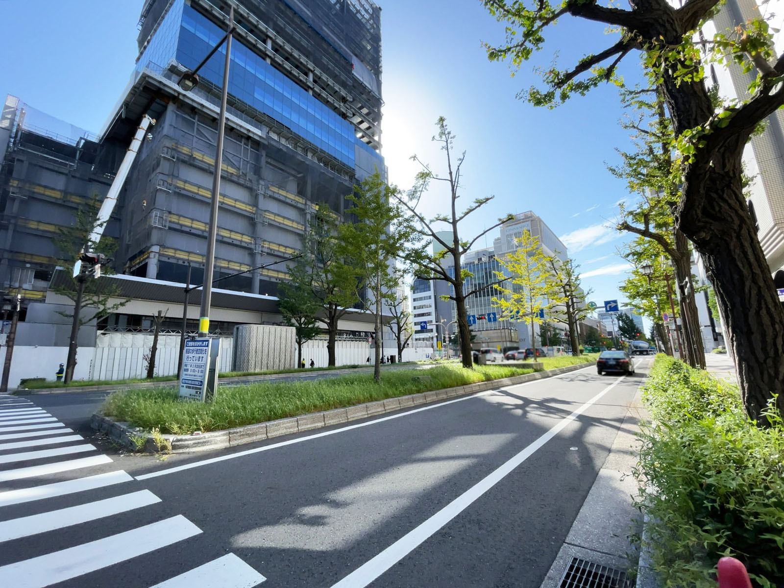 TODA BUILDING 心斎橋前面の通り