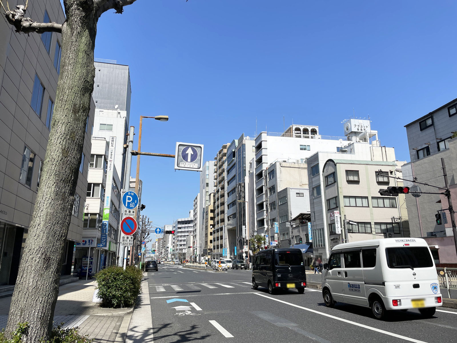 テンマセントラルビル前面の通り