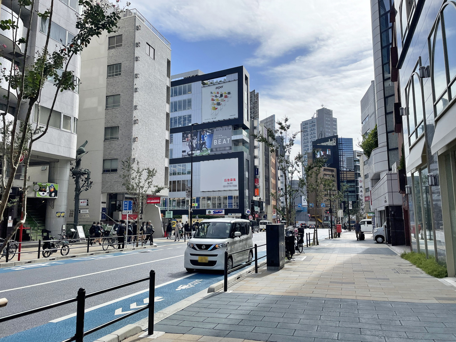 Landwork青山ビル前面のスタジアム通り