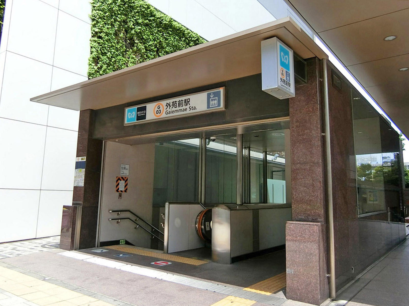 徒歩圏内の「外苑前駅」