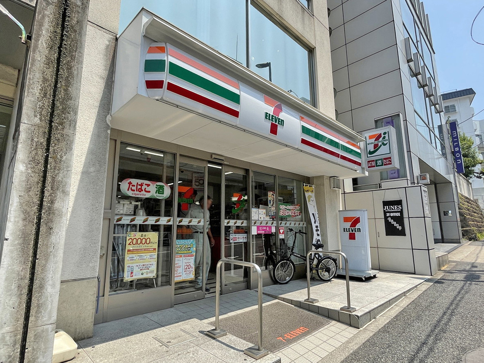 徒歩3分のセブンイレブン神宮外苑西店
