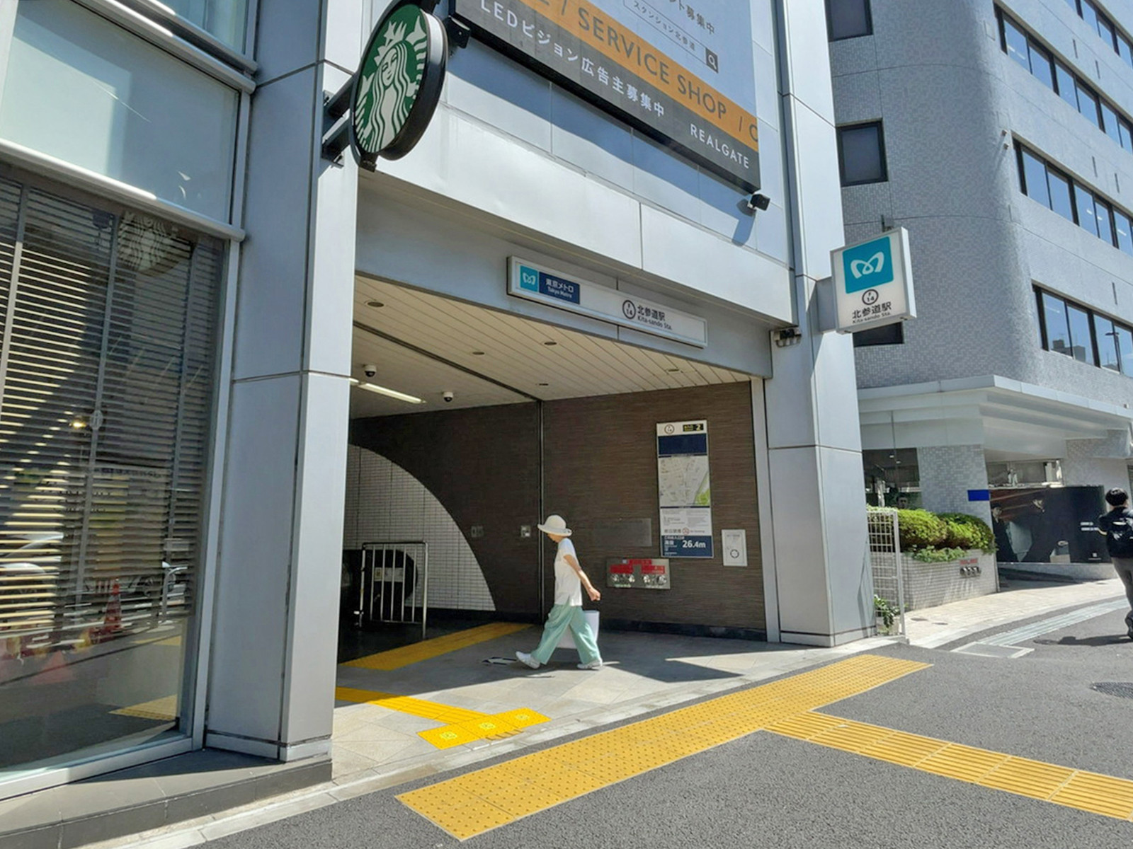 最寄りの「北参道駅」