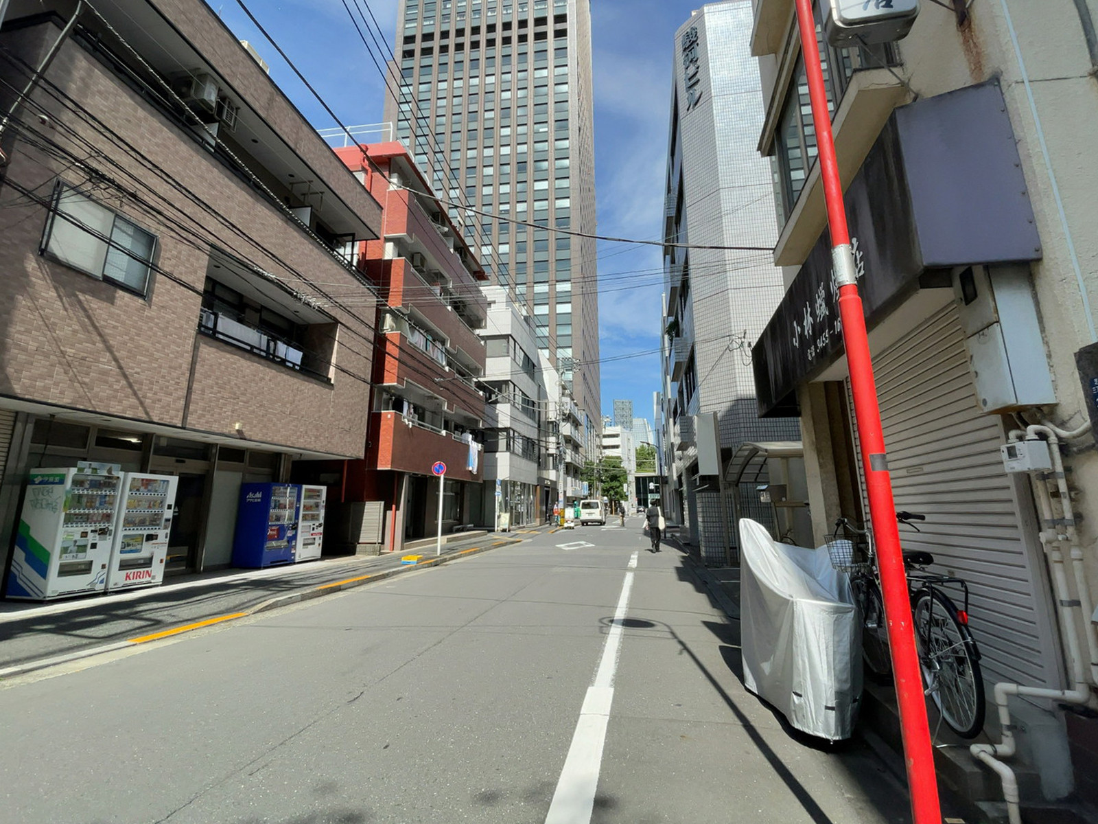 三和ビル前面の通り