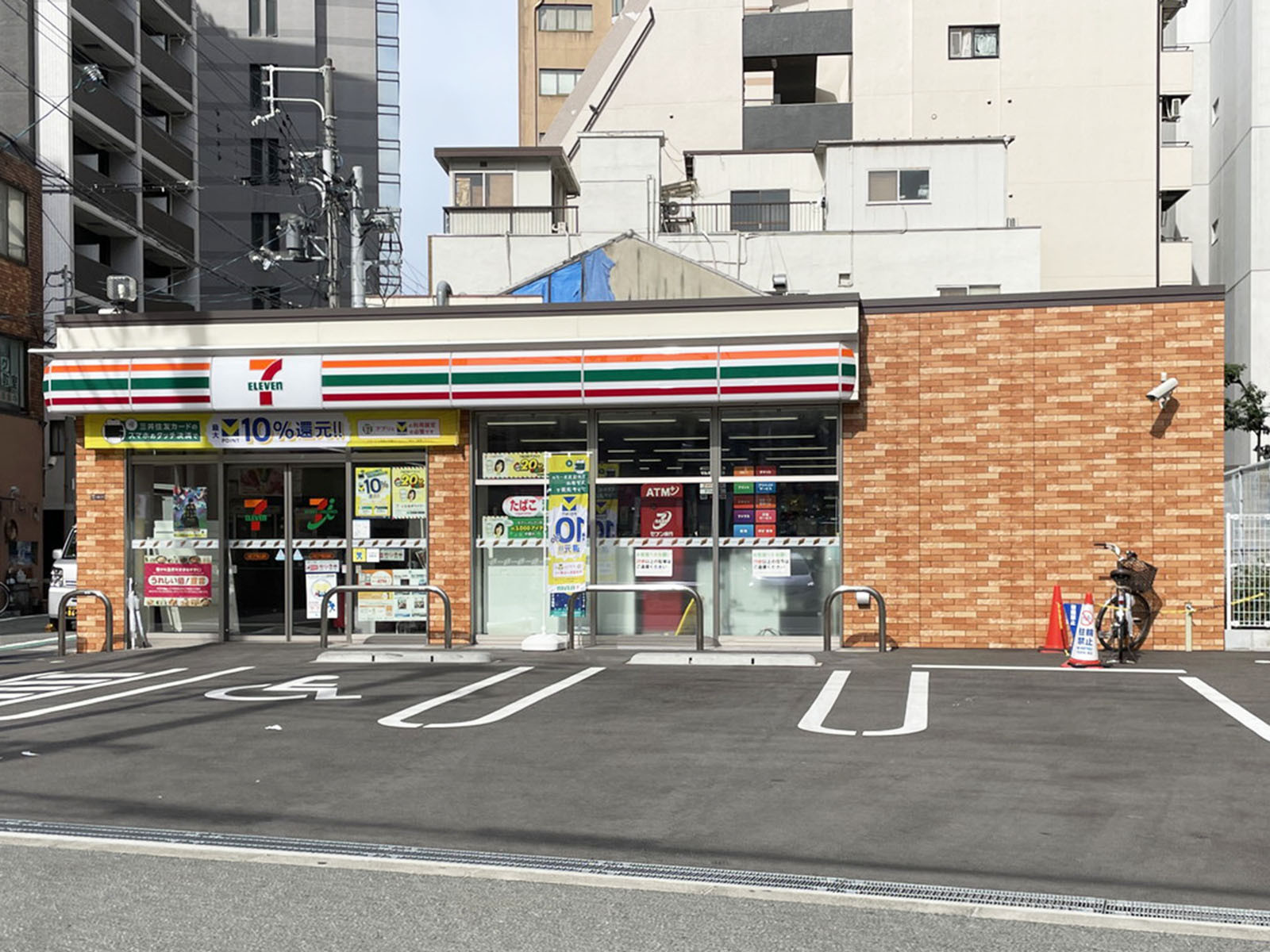 徒歩1分のセブンイレブン 大阪江戸堀北通店