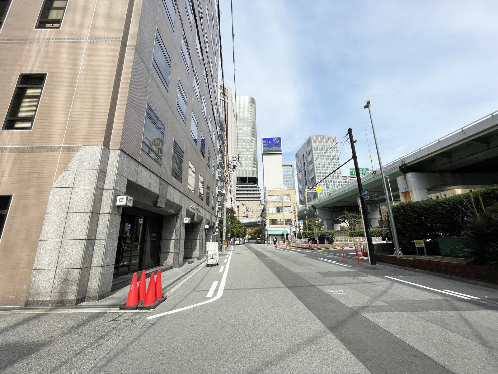 肥後橋レックスビル前面の通り