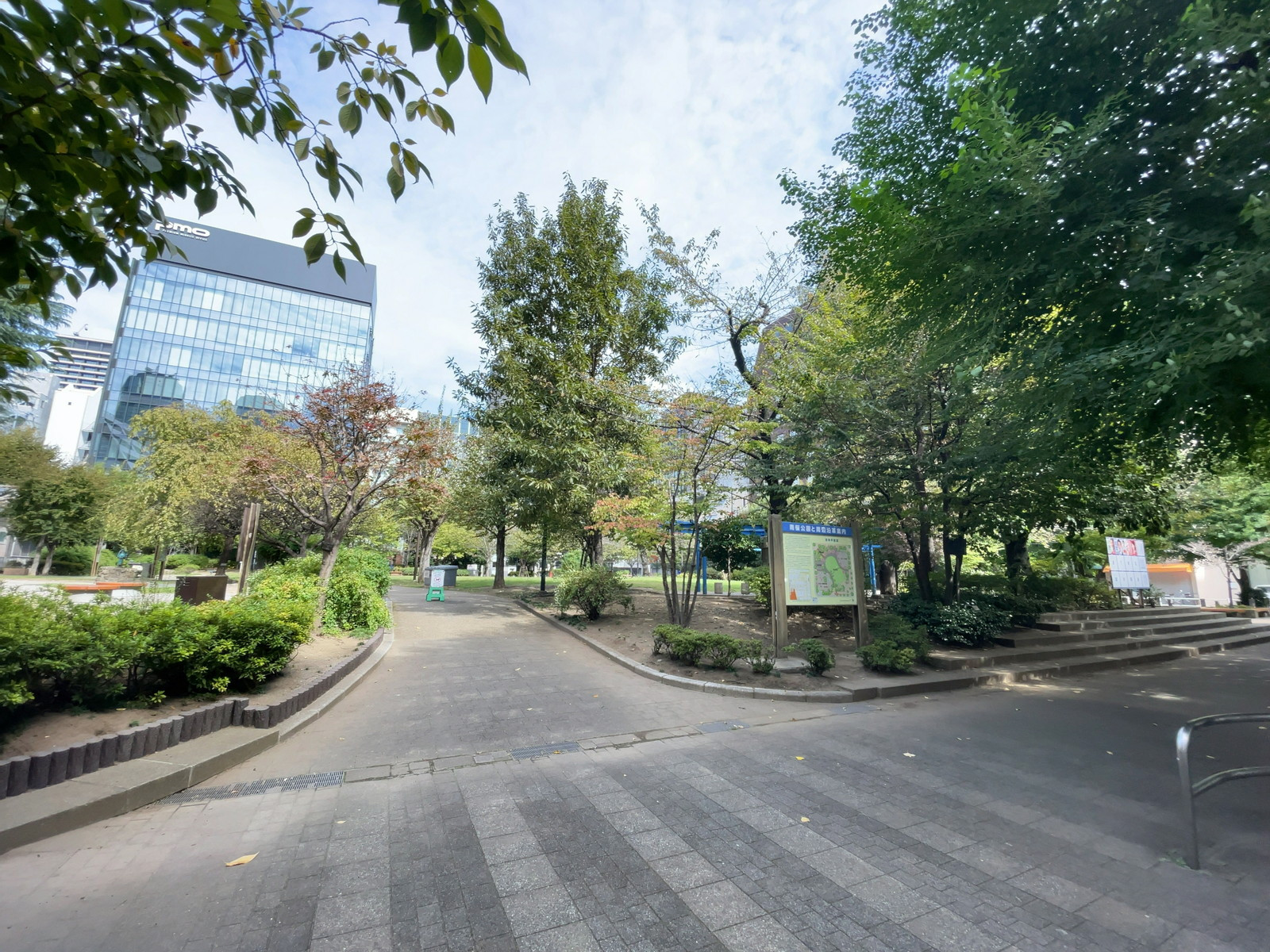 近くの港区立南桜公