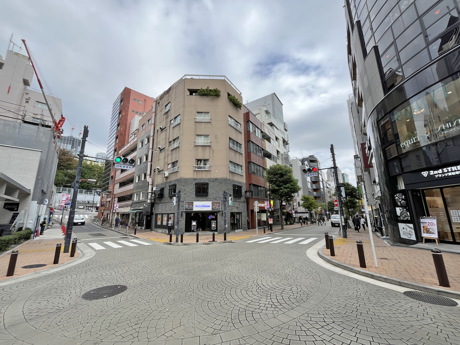 麻布十番第五早川屋ビル前面通り
