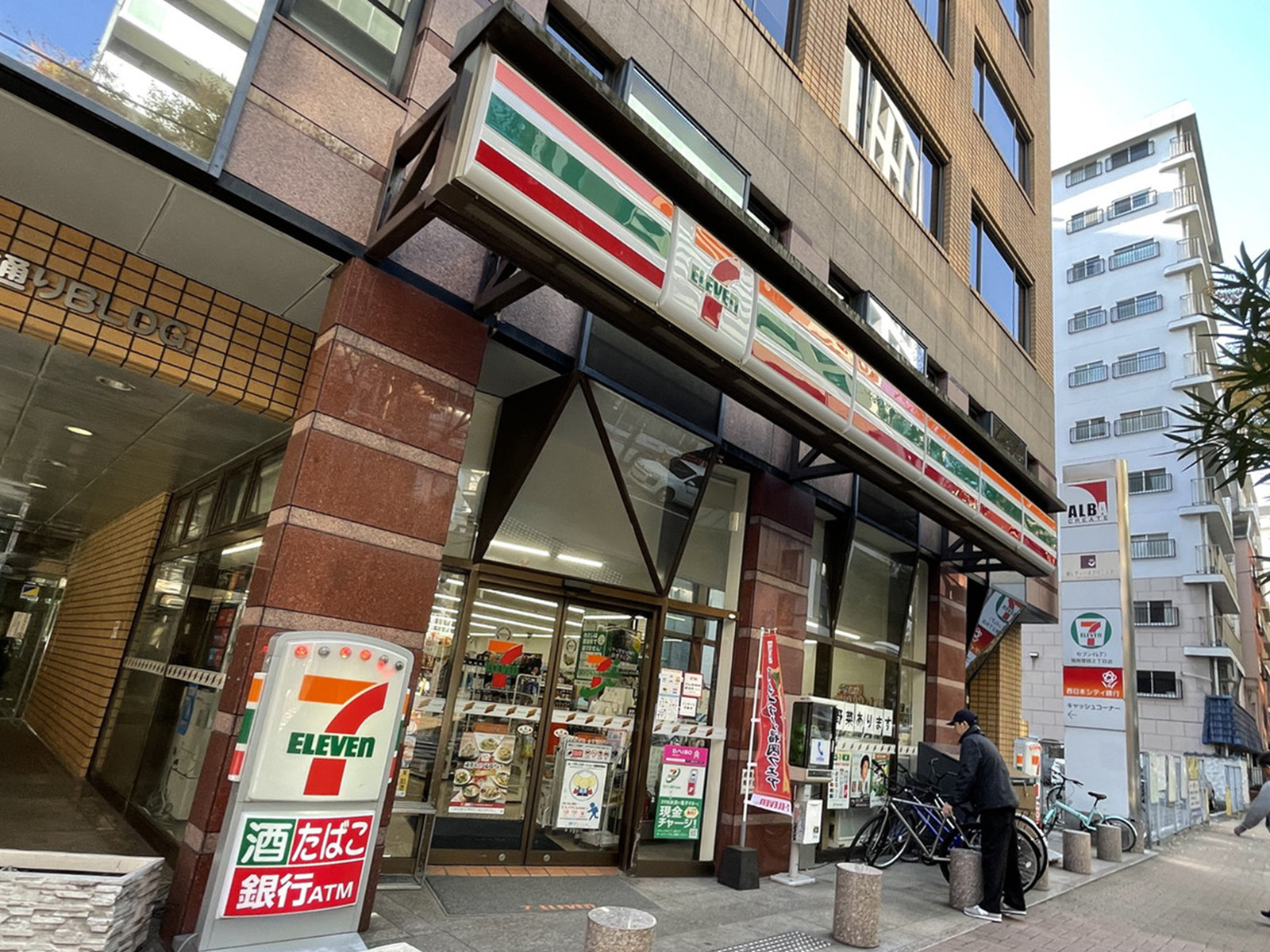 徒歩2分のセブンイレブン赤坂警固2丁目店