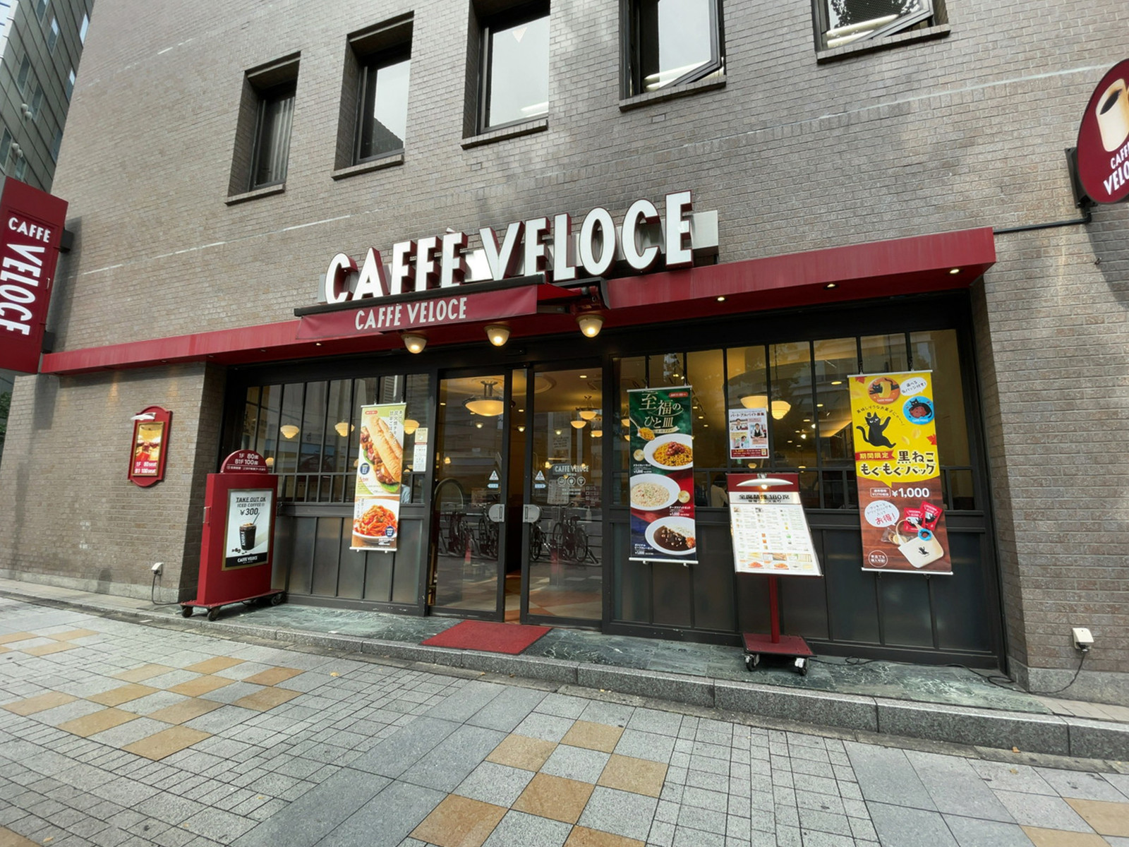 徒歩1分のカフェ・ベローチェ西新宿店