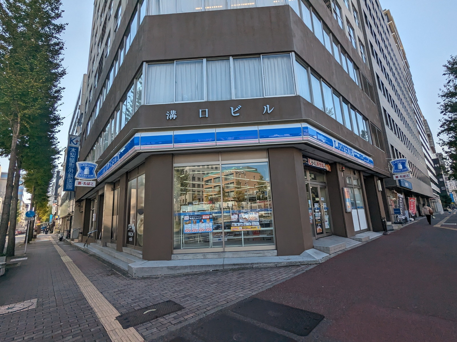 徒歩1分のローソン 福岡下川端町店