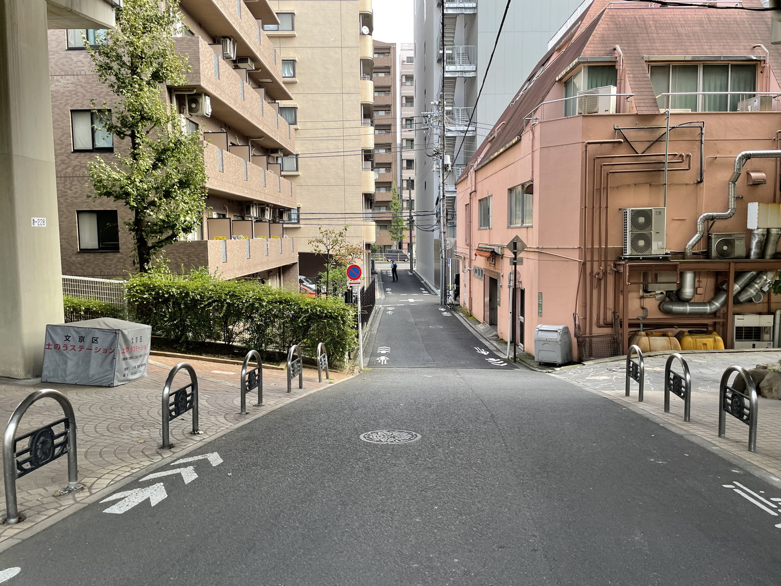 第一晃和堂ビル前面の通り