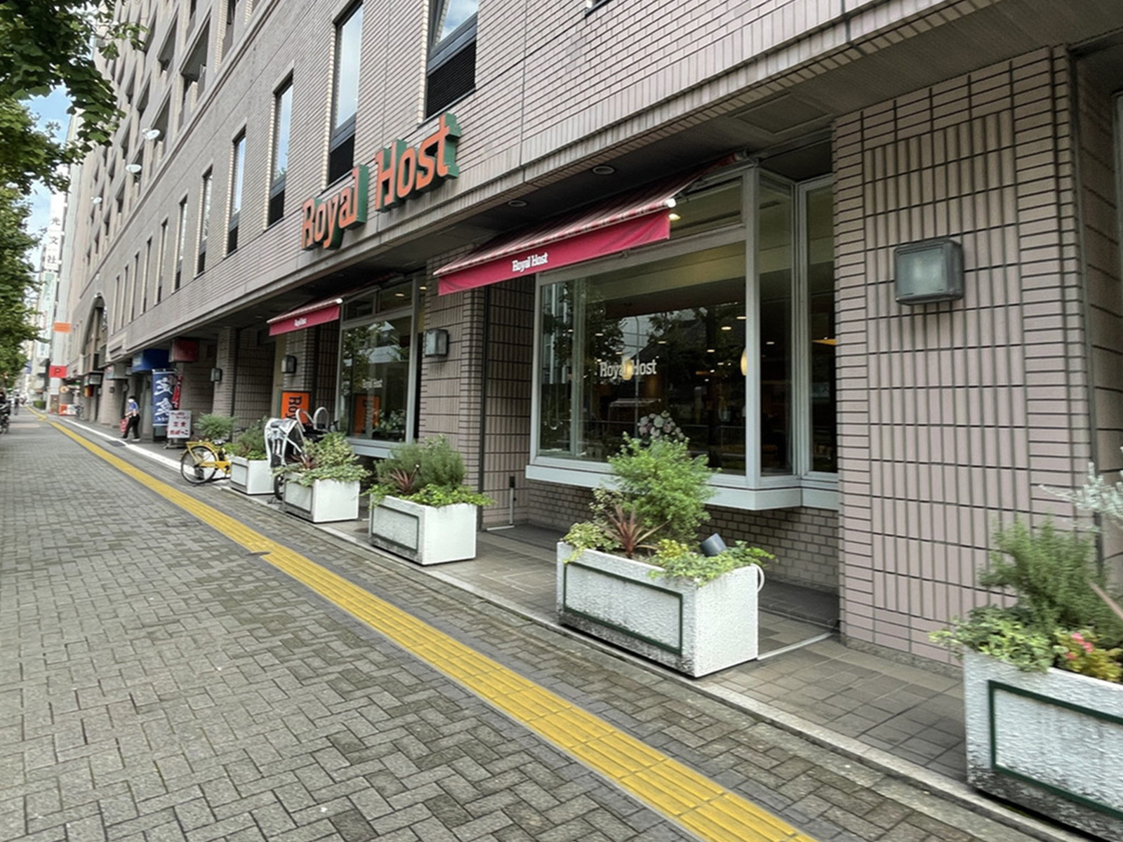 徒歩3分のロイヤルホスト音羽店
