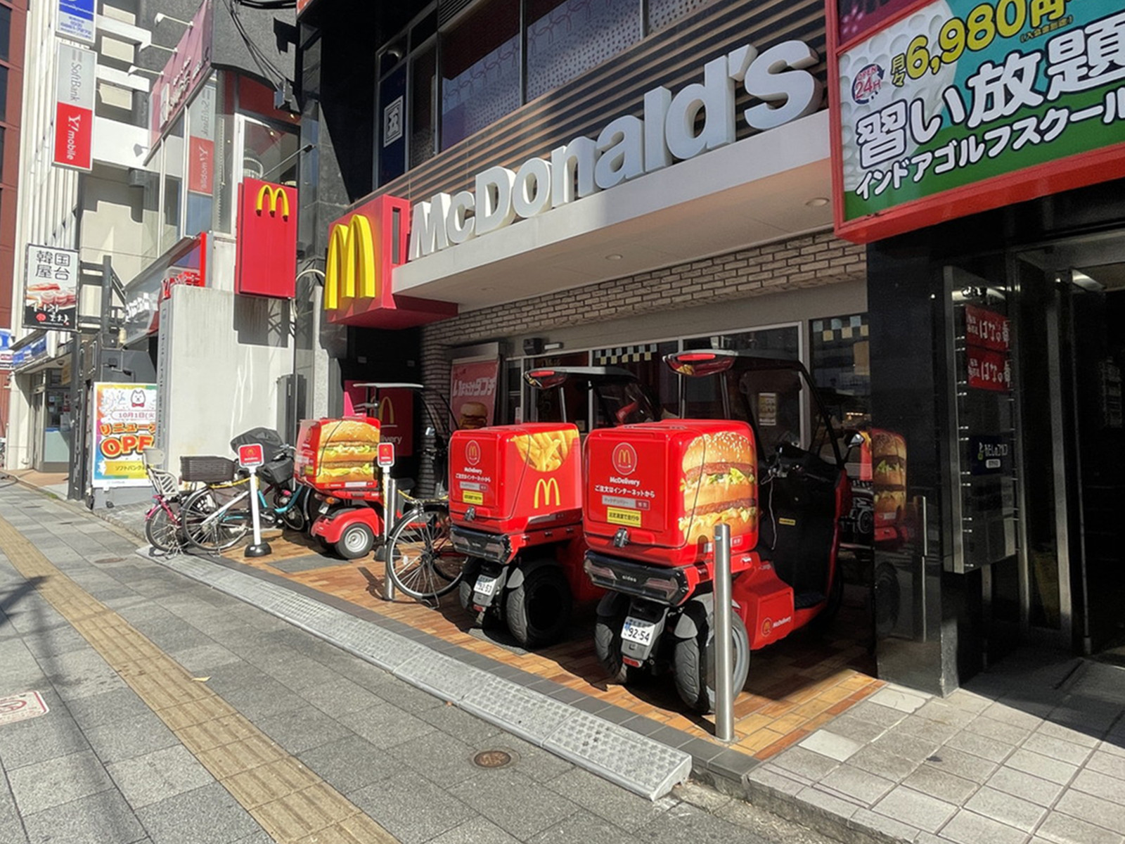 周辺には飲食店が点在