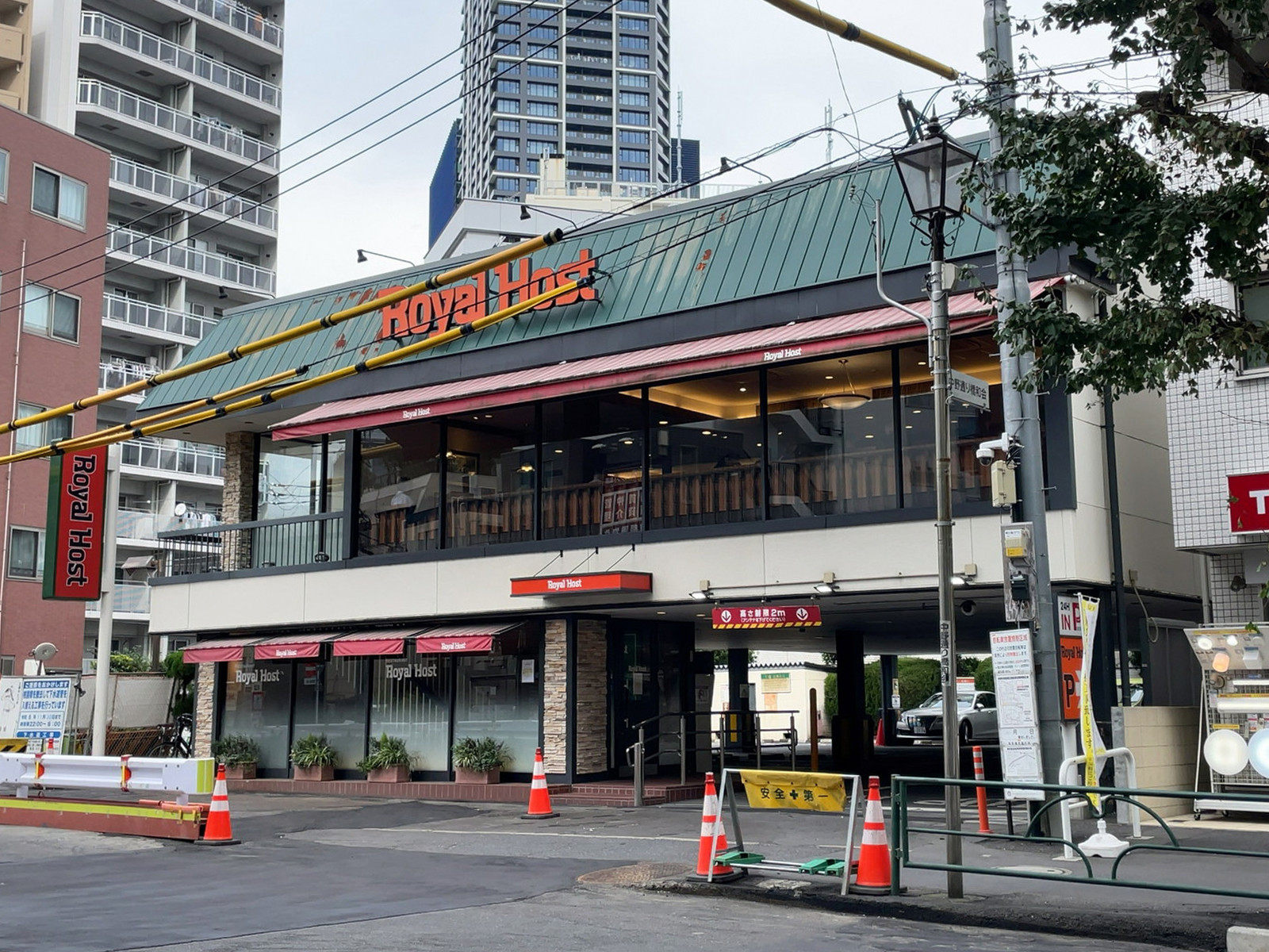 徒歩3分のロイヤルホスト中野店