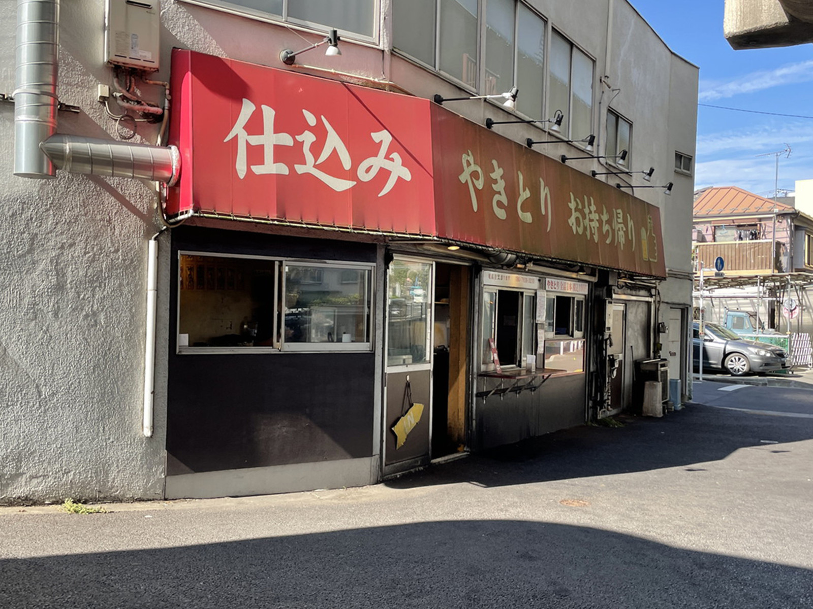 周辺には飲食店が点在