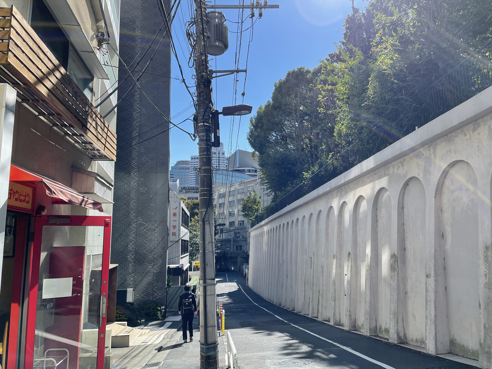ベルヴュー麹町近くの紀尾井町通り
