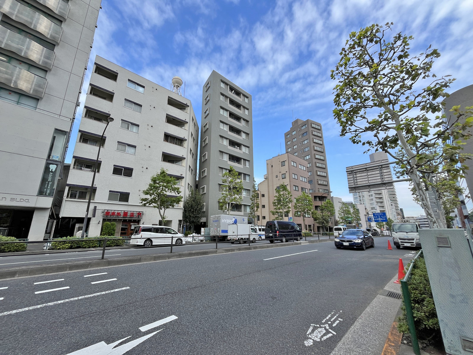 舟町ビル前面の外苑東通り