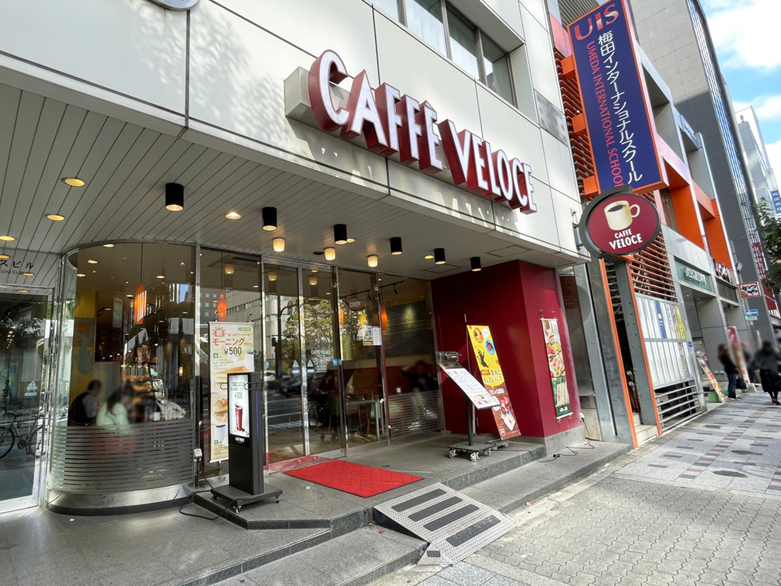 同じ通りにあるカフェ・ベローチェ 本町二丁目店