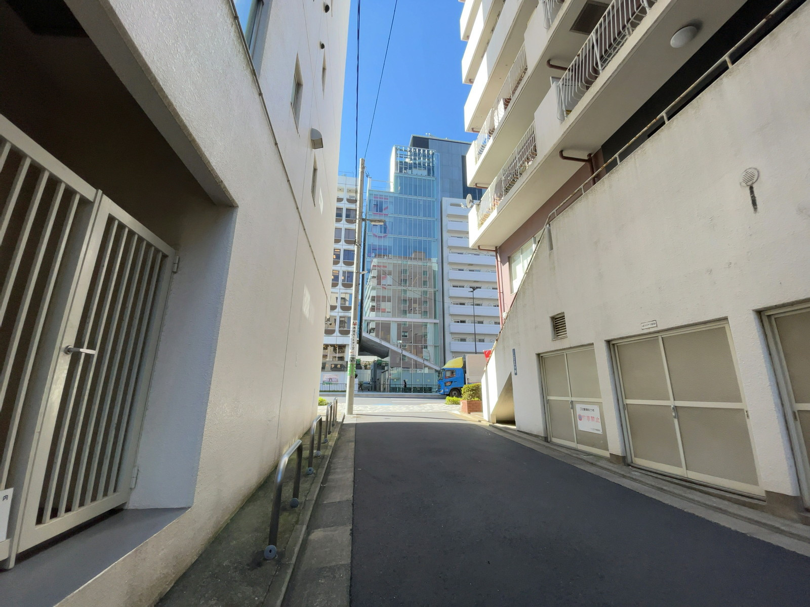 ドルミ第2御苑前面の通り