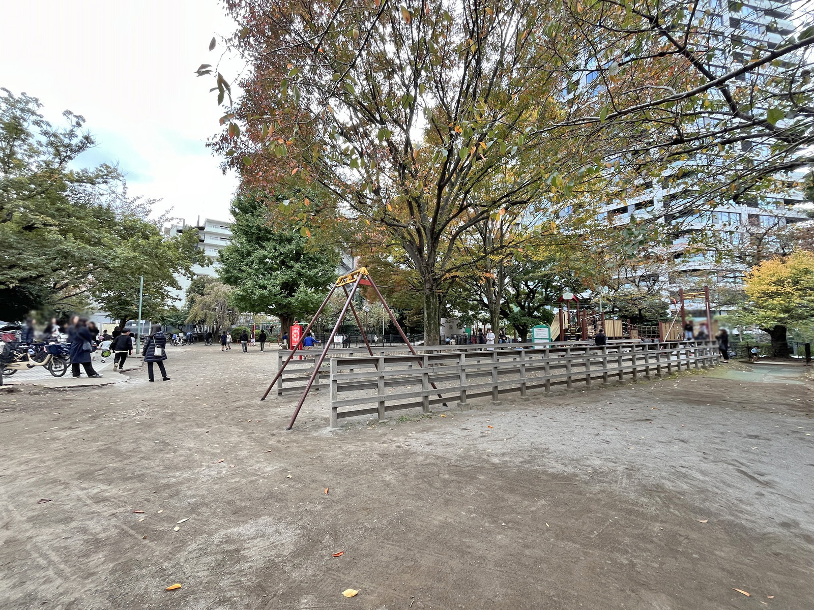向かいの笄公園