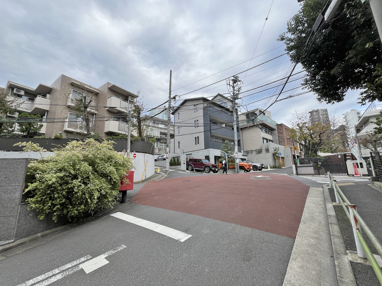 パークサイドセピア前面通り
