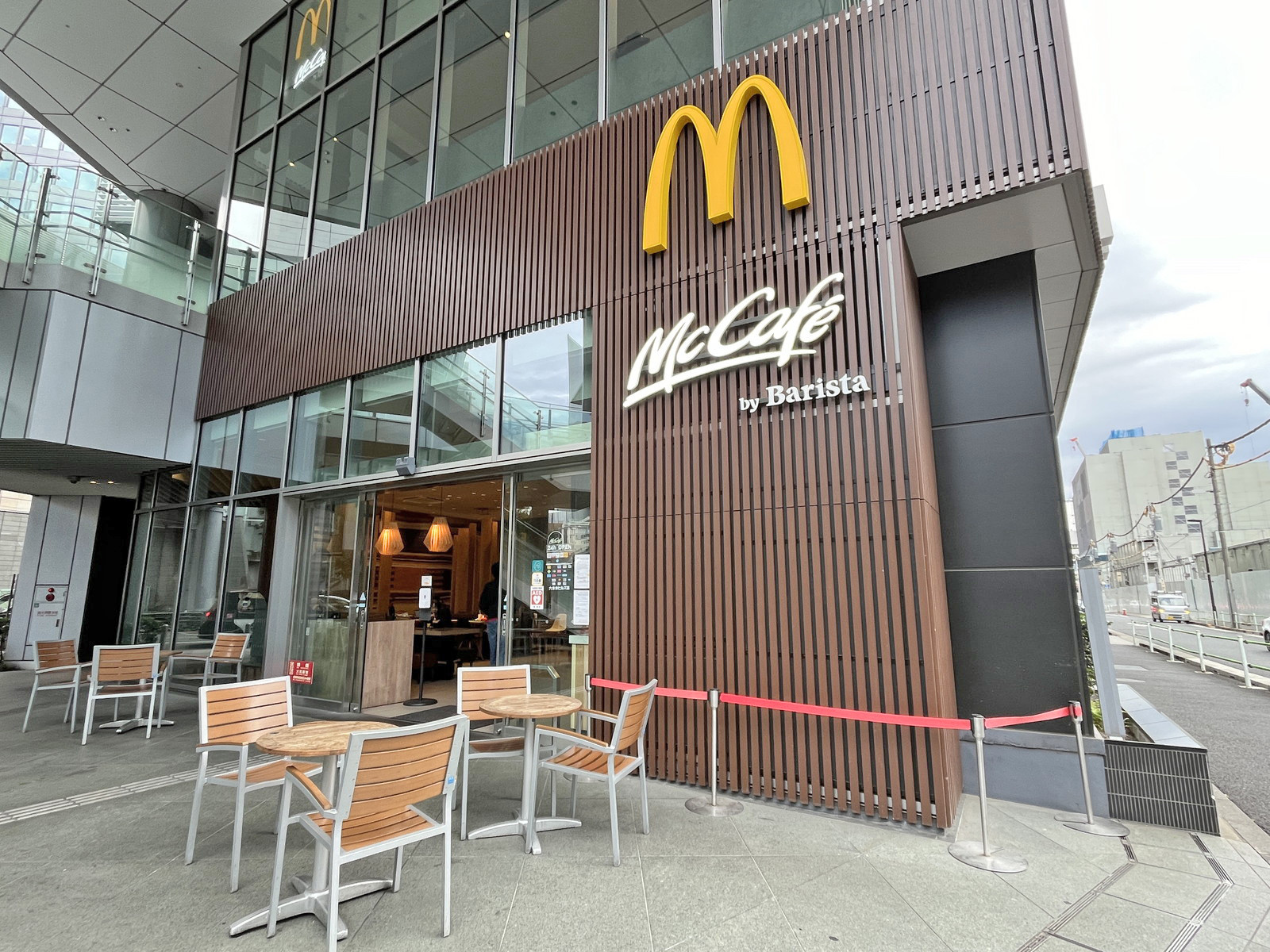 徒歩5分のマクドナルド六本木ヒルズ店