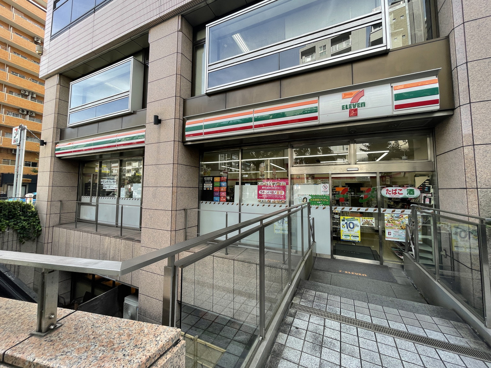 徒歩2分のセブンイレブン外神田2丁目妻恋坂店
