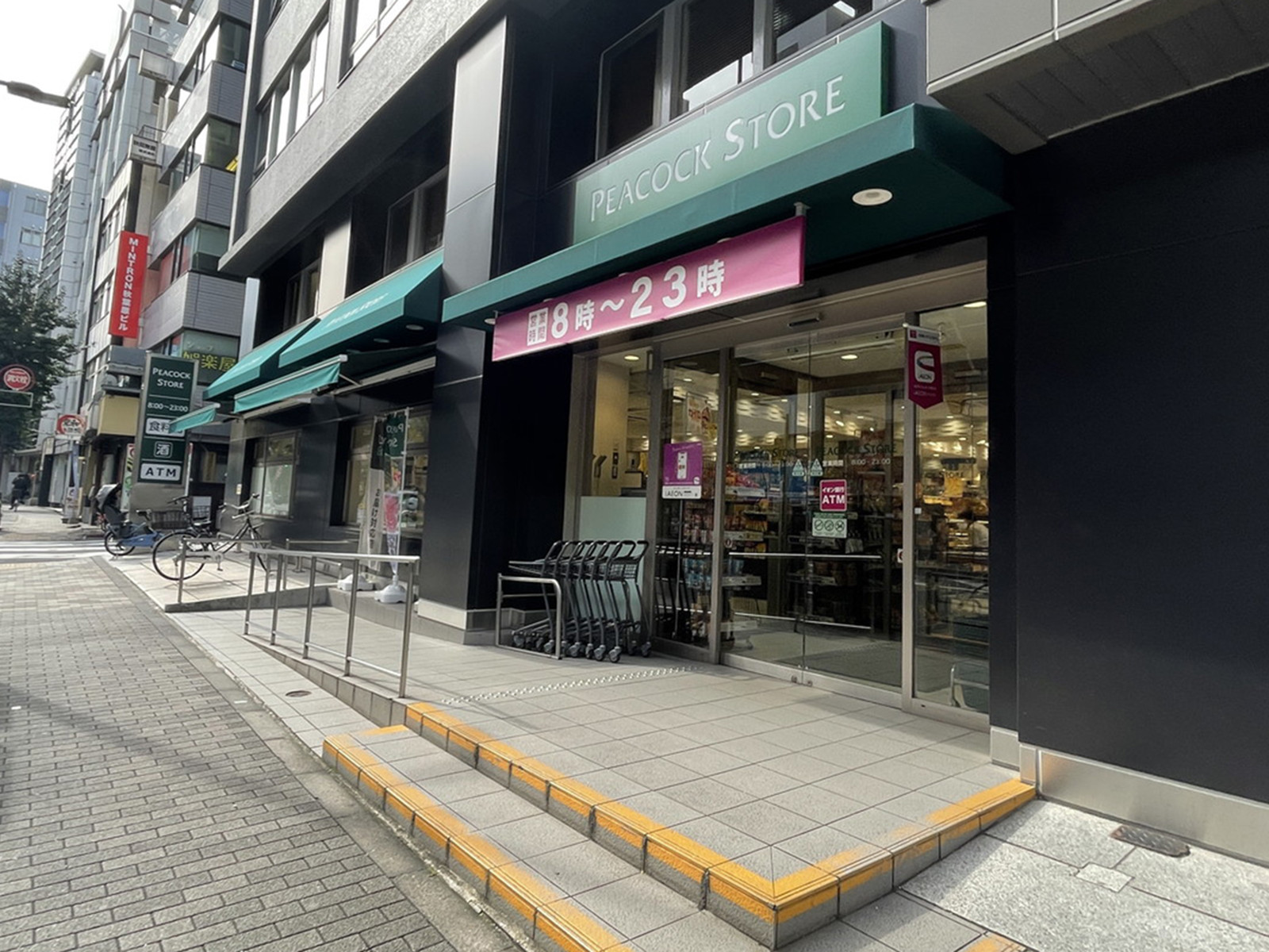 徒歩3分のピーコックストア神田妻恋坂店