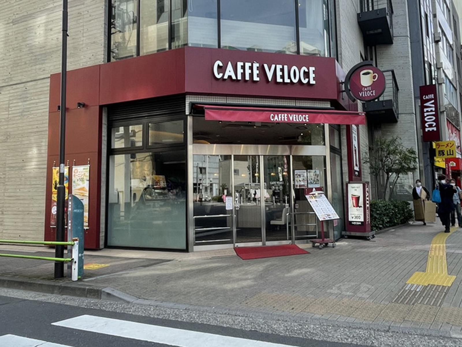 徒歩1分のカフェ・ベローチェ上野3丁目店