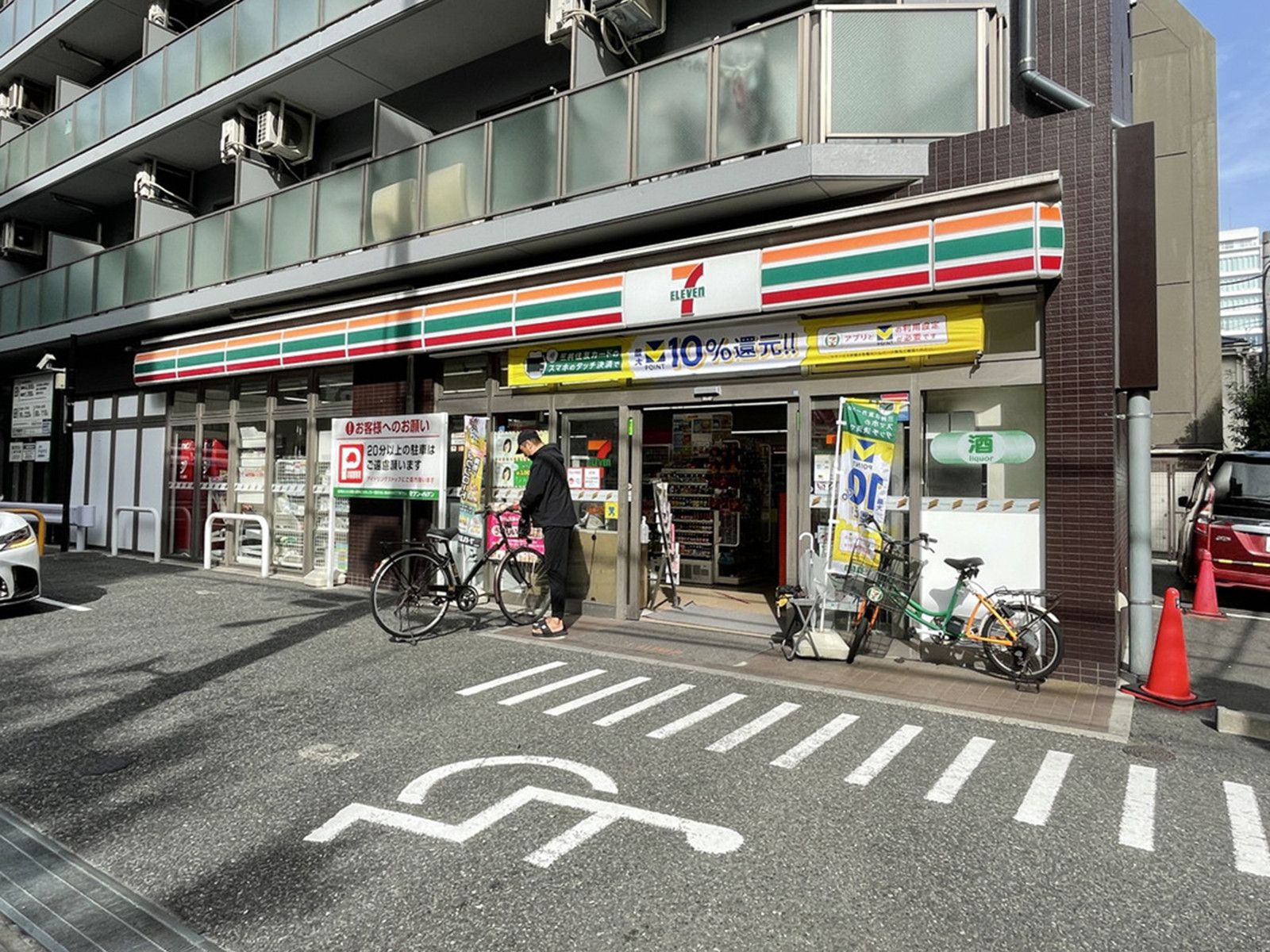 徒歩2分のセブンイレブン台東4丁目店