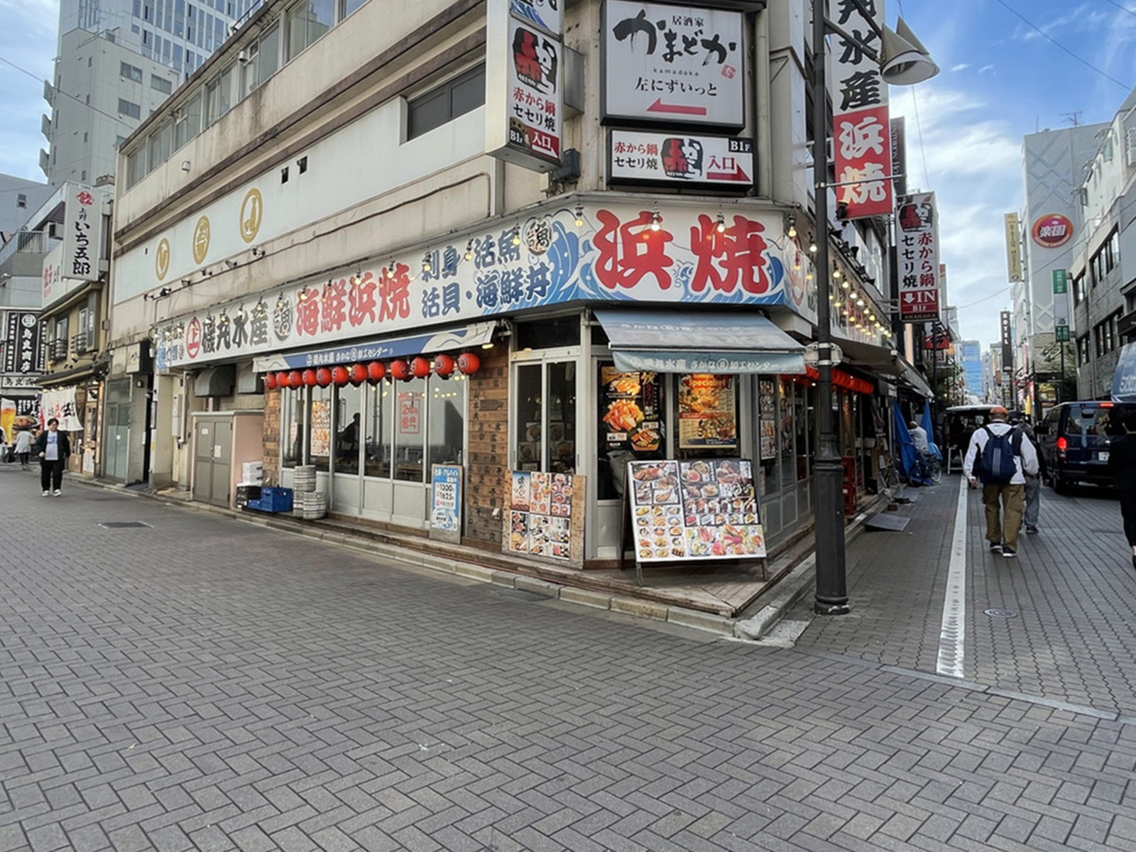 周辺には飲食店が点在