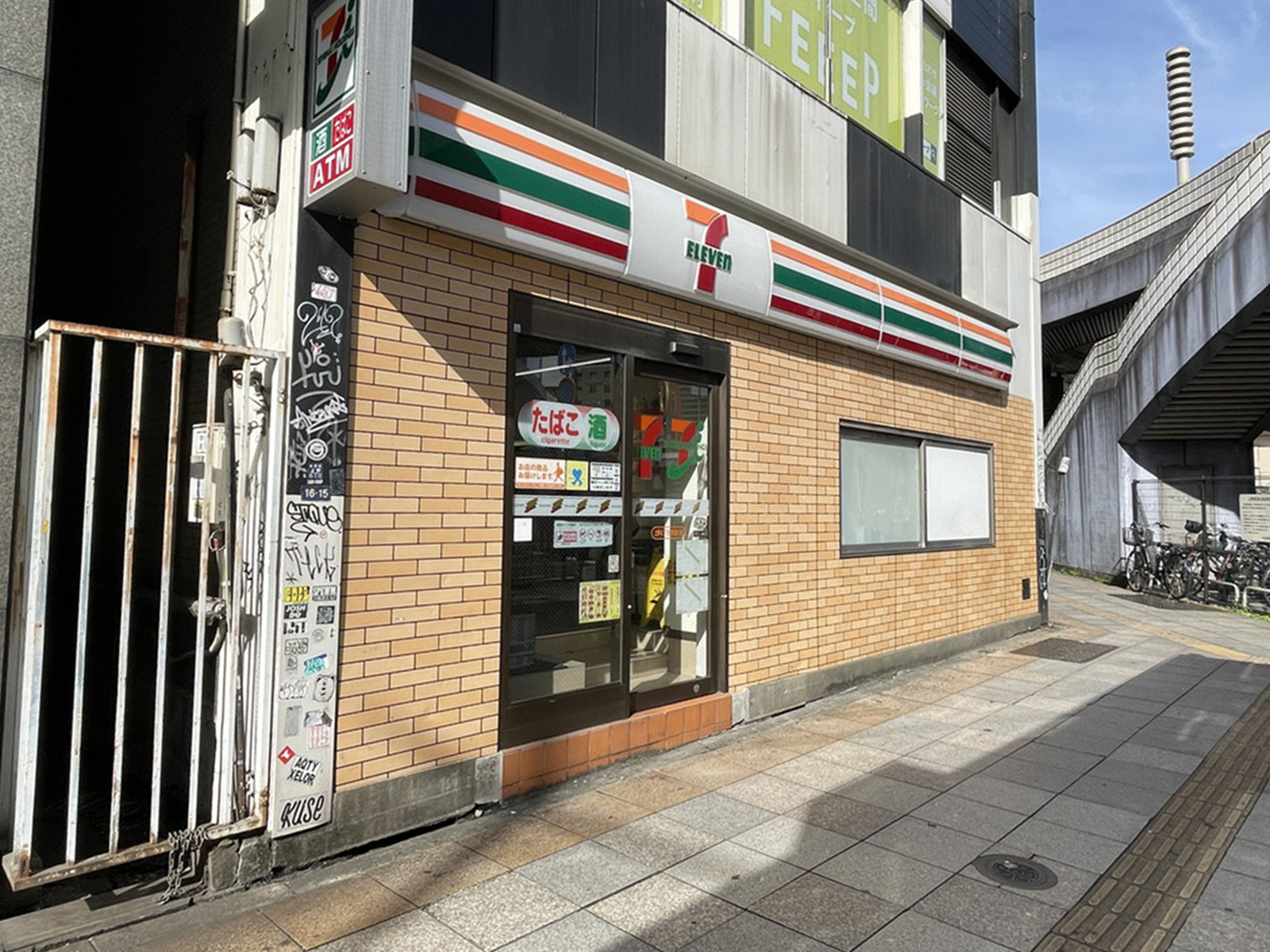 並びのセブンイレブン上野6丁目昭和通り店