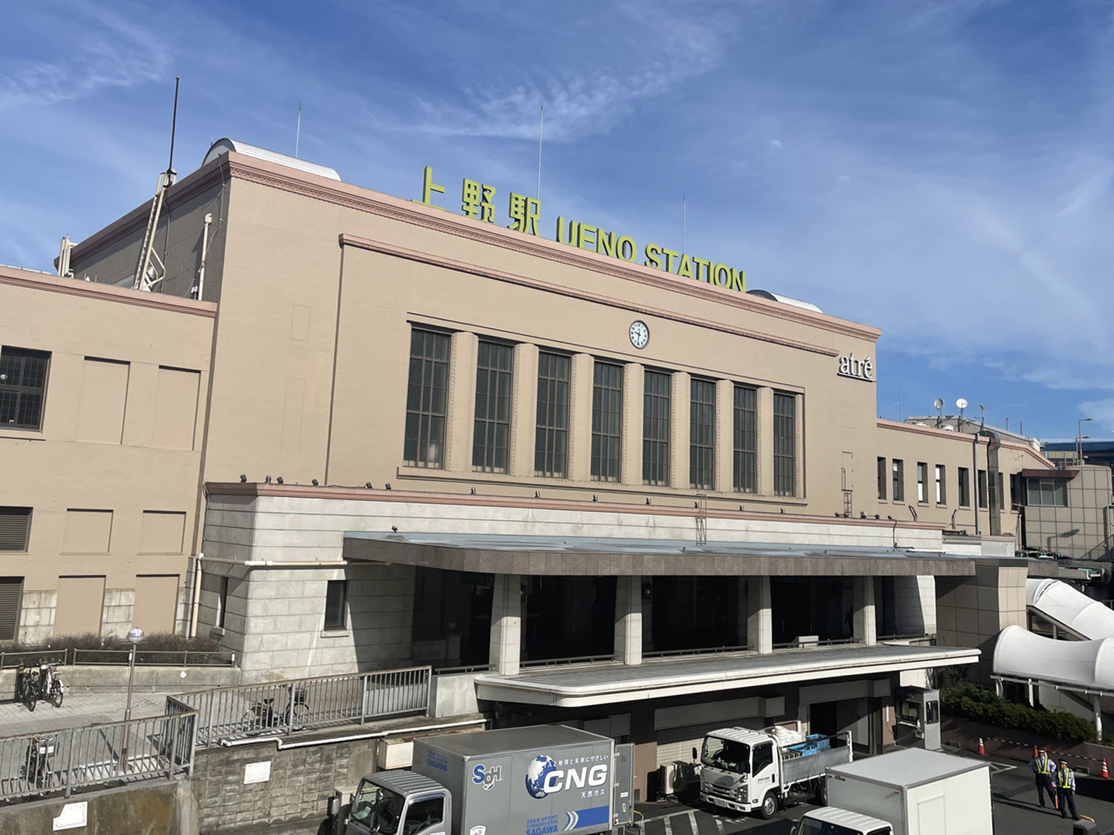 最寄りの「上野駅」