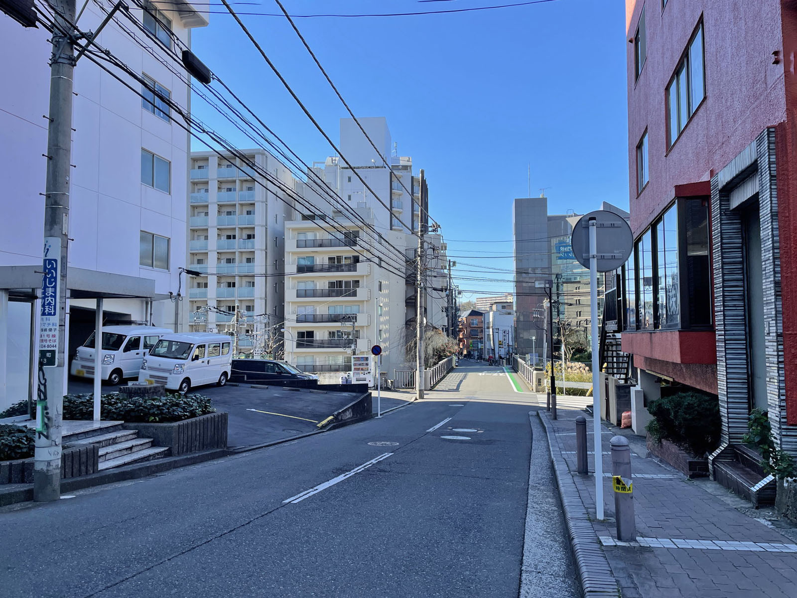 カーサブランカビル前面の通り