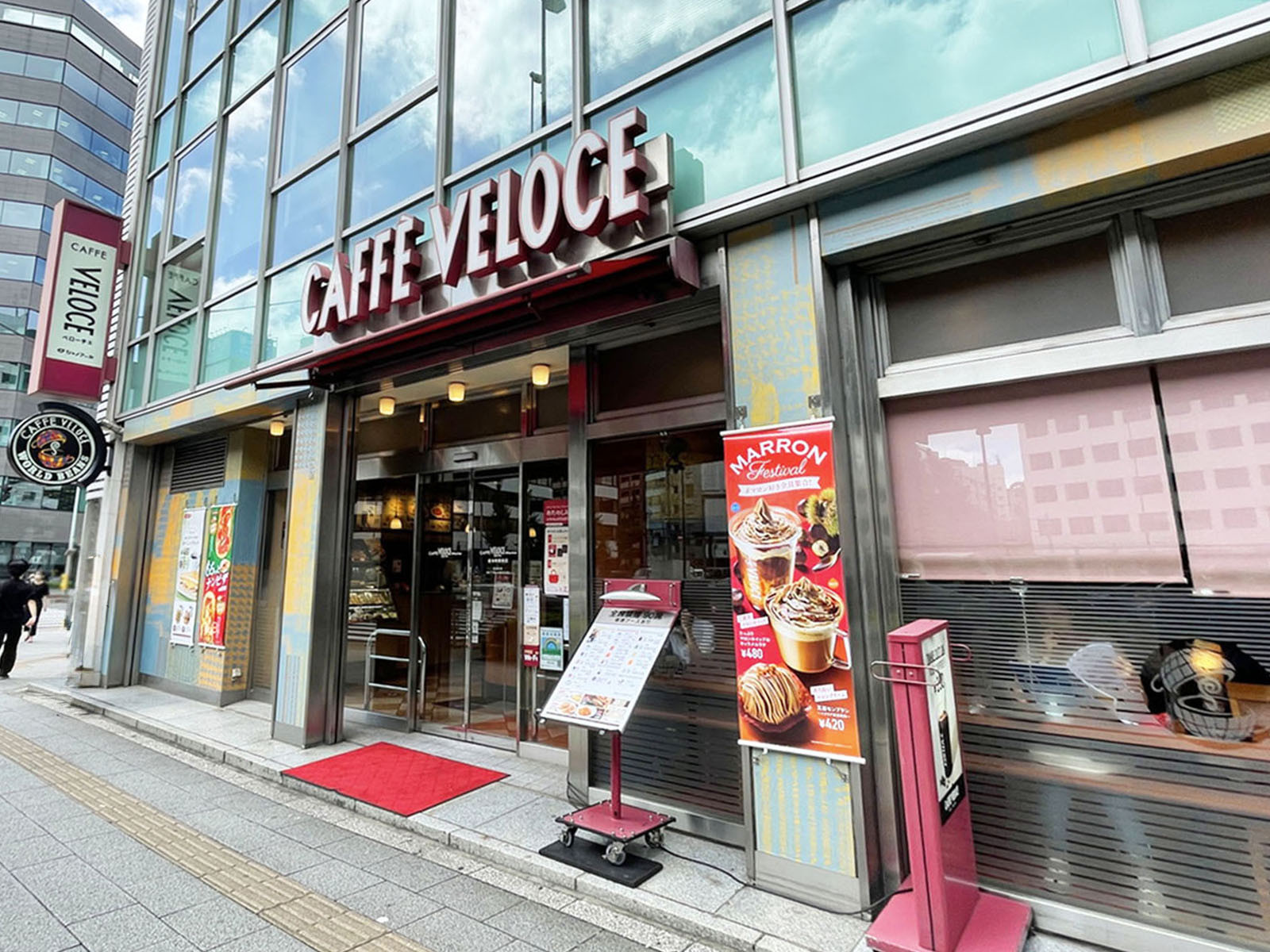 付近のカフェ・ベローチェ岩本町駅前店