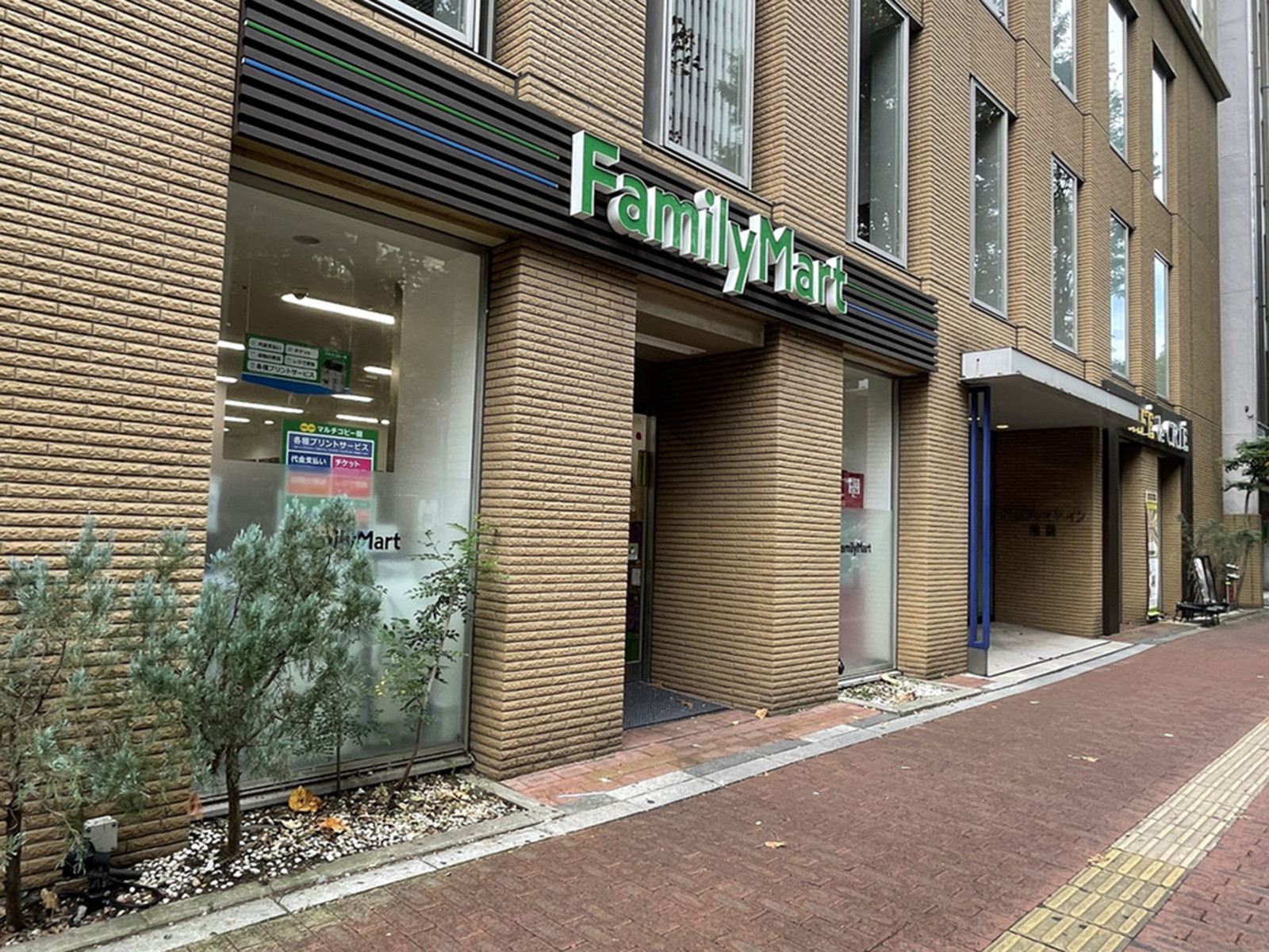 並びのファミリーマート 京王プレッソイン池袋店