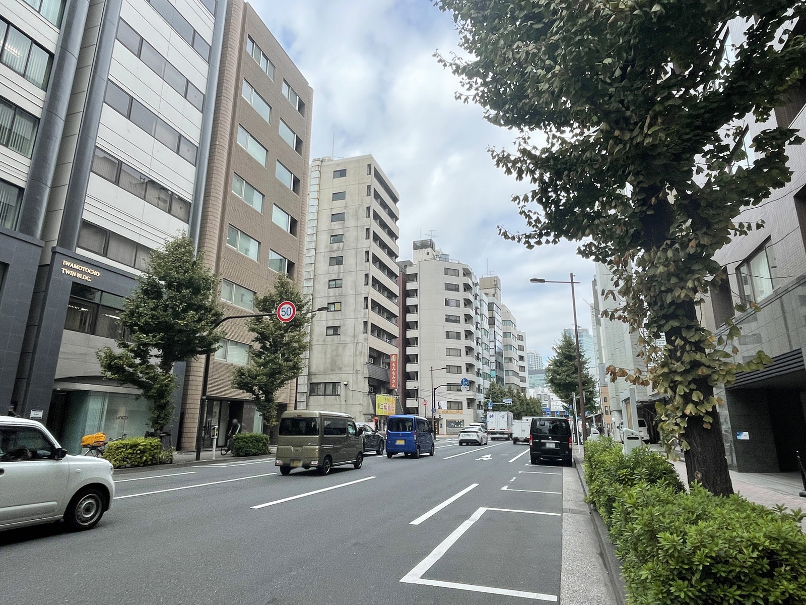 加藤ビル前面の水天宮通り