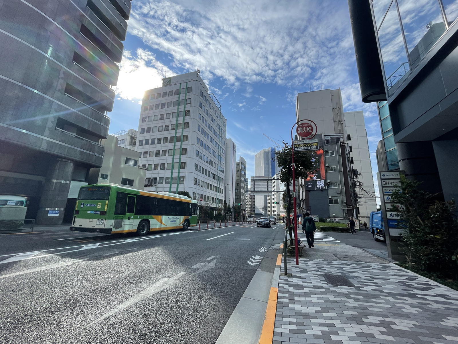 池袋サザンプレイス前面の通り