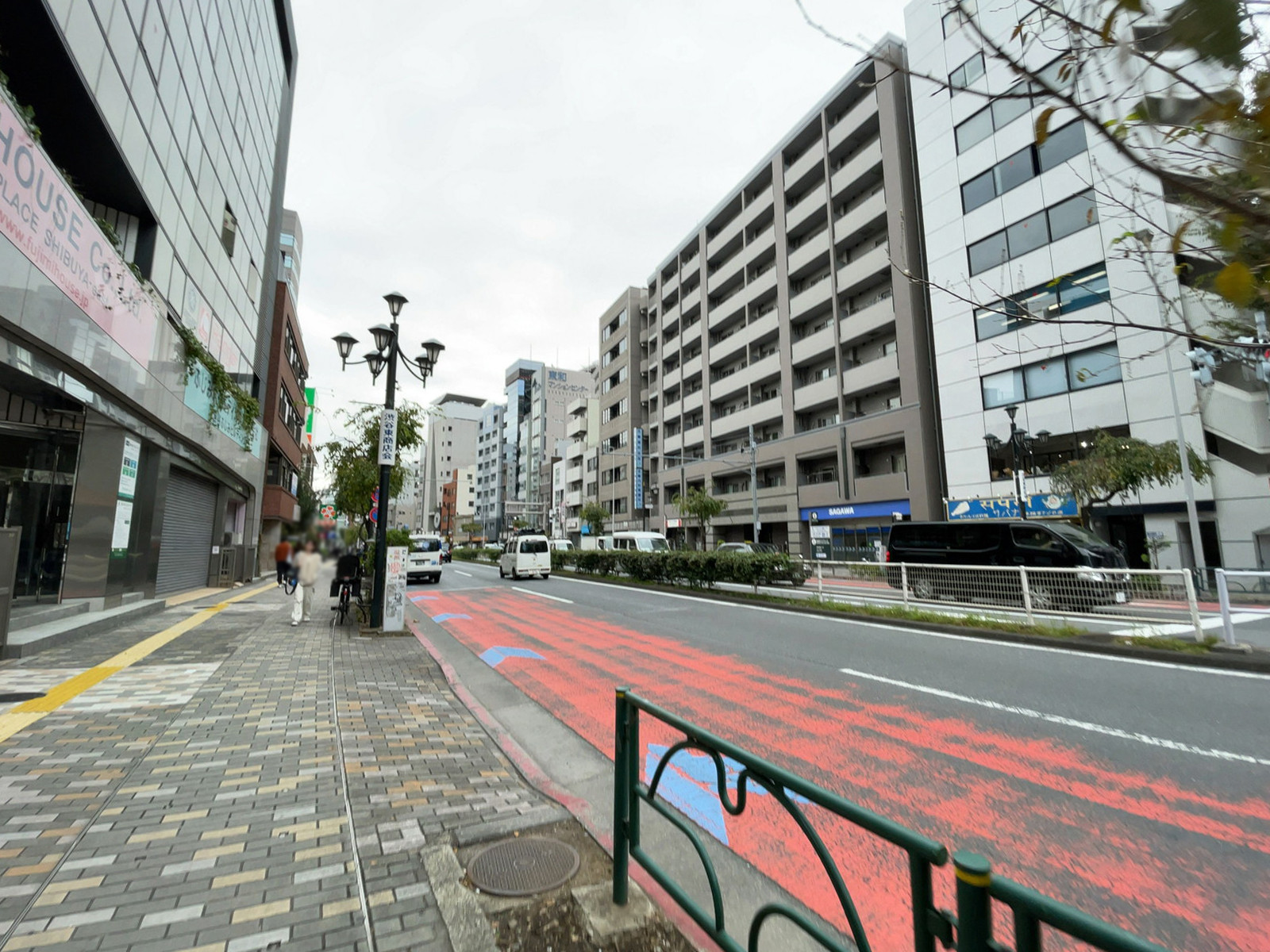 SHIBUYA EAST BLDG前面の通り