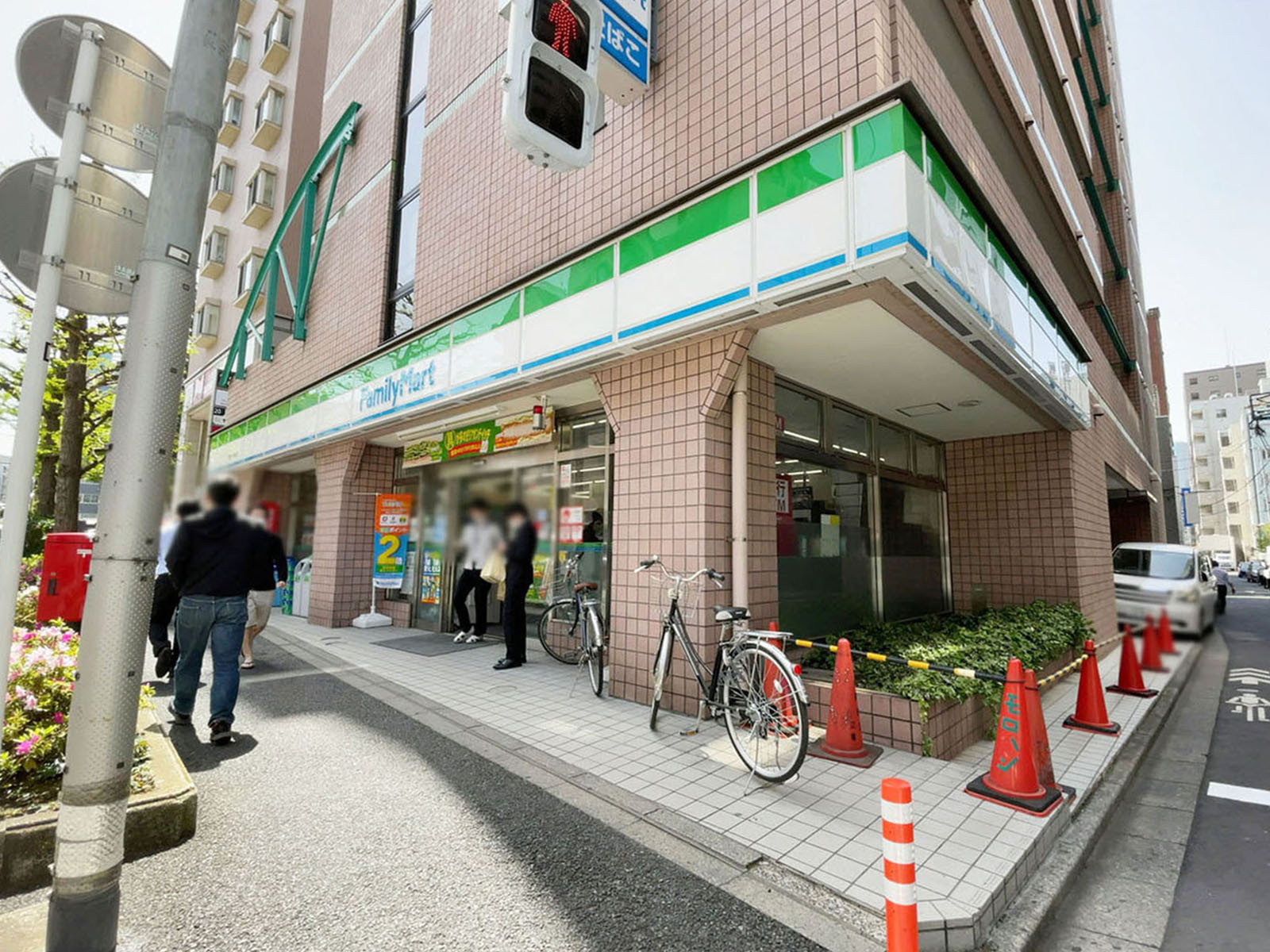 近くのファミリーマート 神田佐久間町店