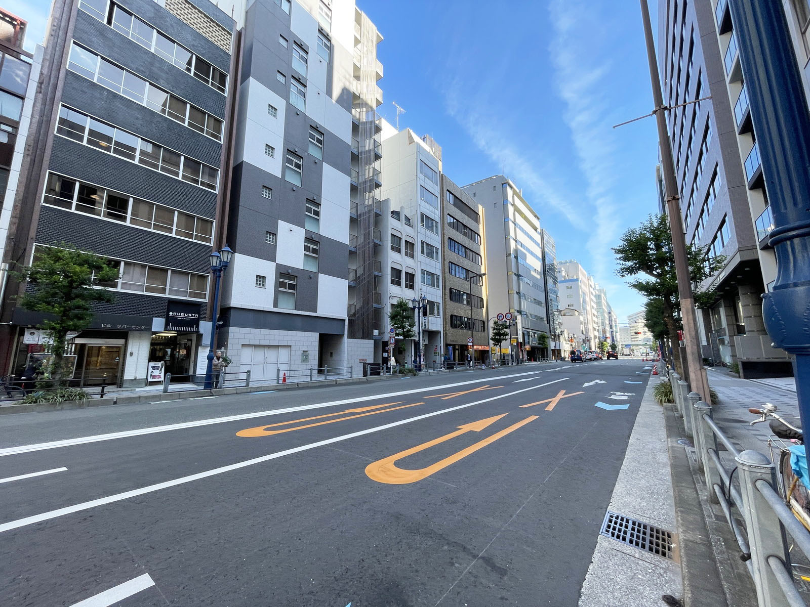 天満八軒家ビル前面の通り