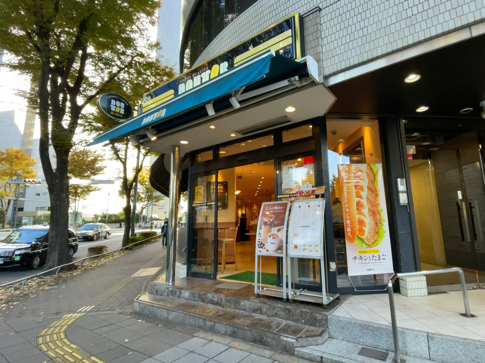 徒歩1分のドトールコーヒーショップ 西新宿3丁目店