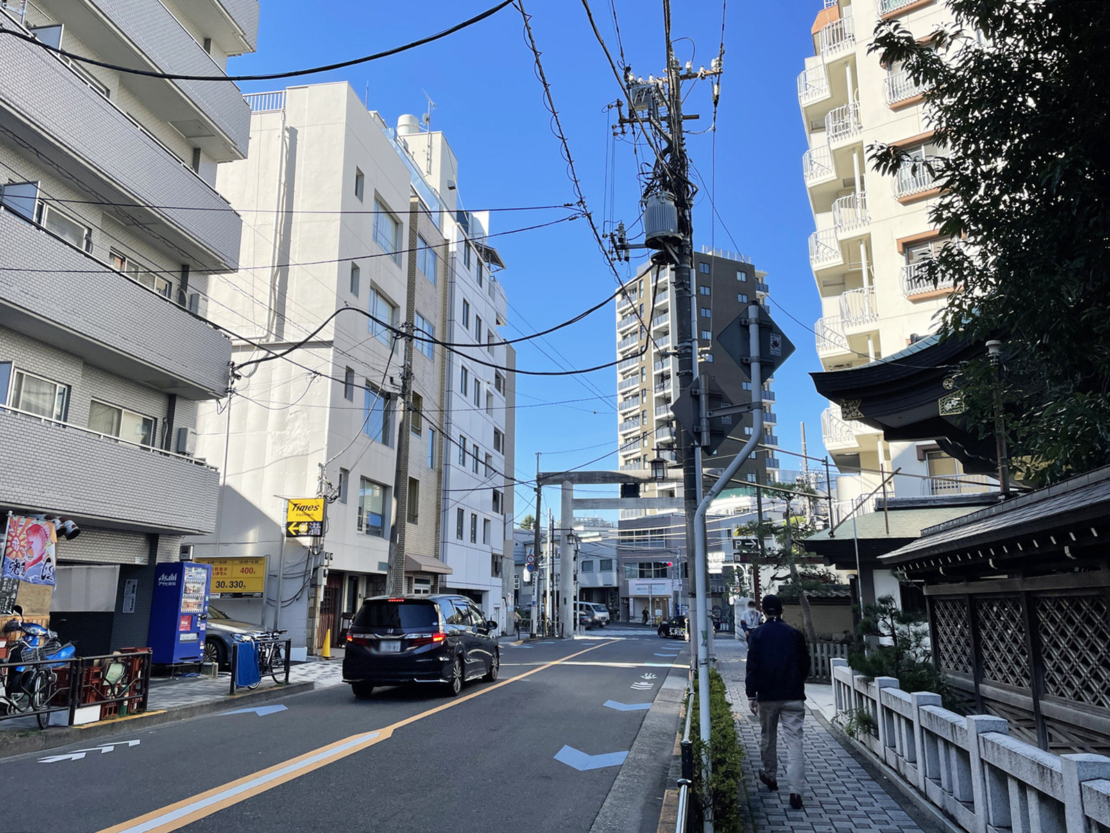 岡田ビル前面の通り