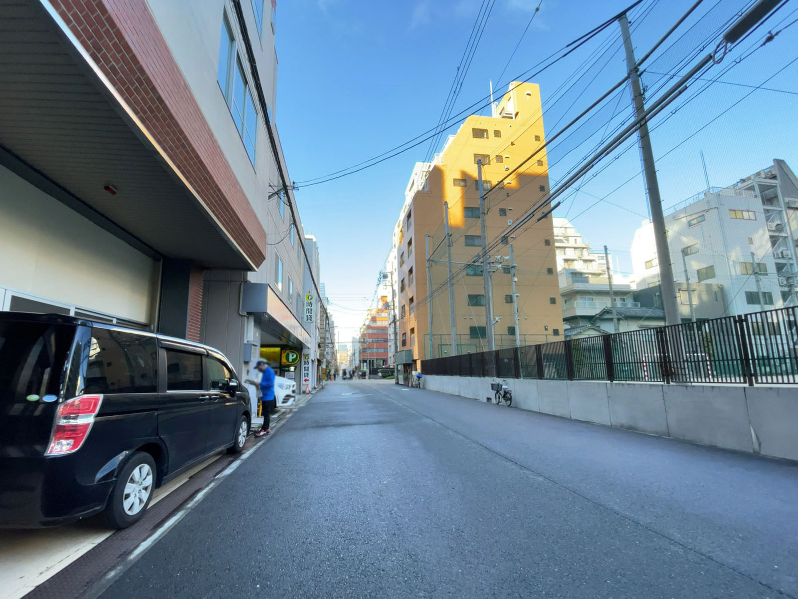 豊昌パークビル前面の通り
